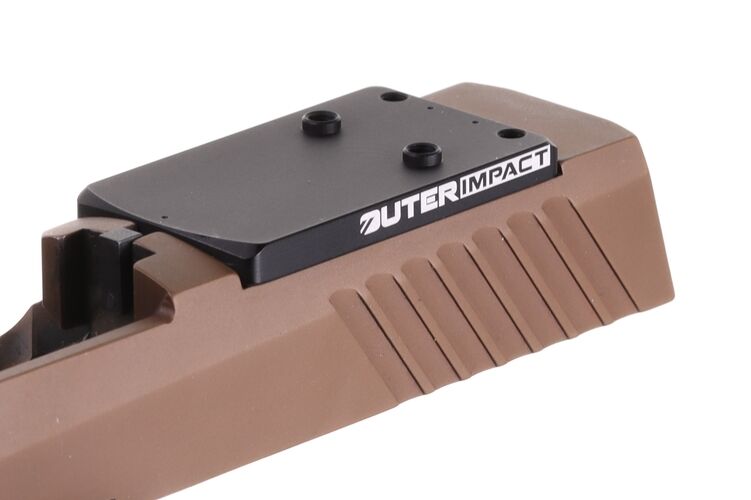 Nahaufnahme einer braunen Pistolenmontageplatte von Outerimpact